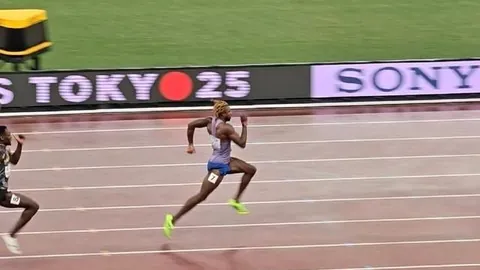 邓志慧女教师英勇救少年，温馨拥抱融化绝望坚冰